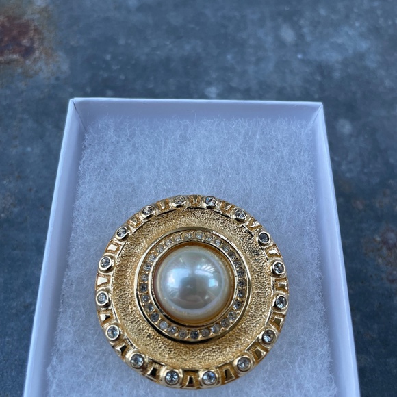 Vintage, rare Dior 1990 CHC Grossé signed gold tone Brooch with large faux Pearl - Picture 2 of 4